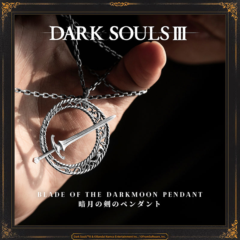 Blade of the Darkmoon
A silver pendant depicting the Darkmoon and a sword, the crest of the Darkmoon Knights, the original Blue Sentinels. Equip to pledge oneself to the Blade of the Darkmoon covenant.
When a member of the Way of Blue faces a dark spirit, the Blades of the Darkmoon, by an ancient accord, help to root out the invader. Summoning takes place automatically when equipped.
